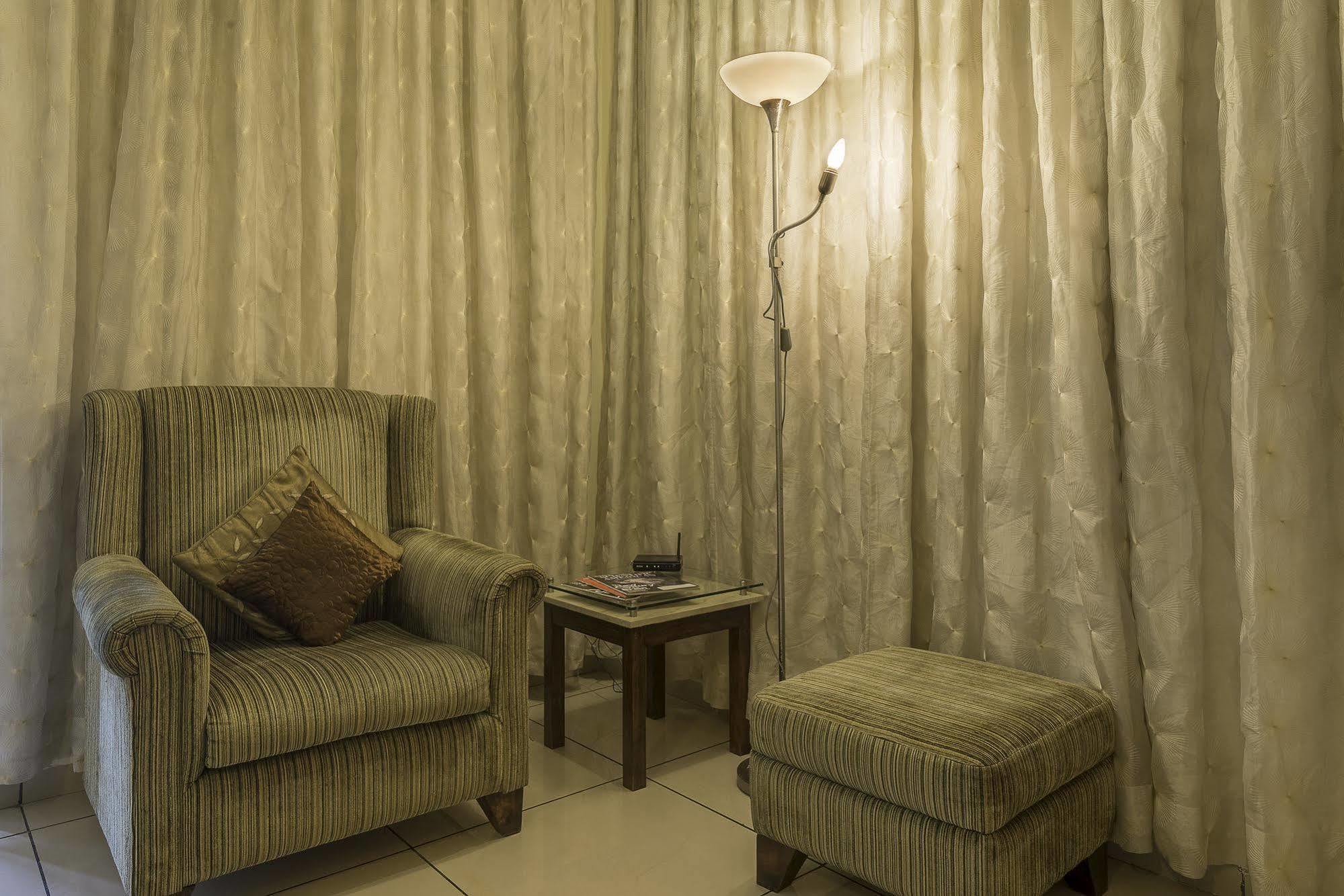 Mayflower Hayz Boutique Bangalore Bagian luar foto